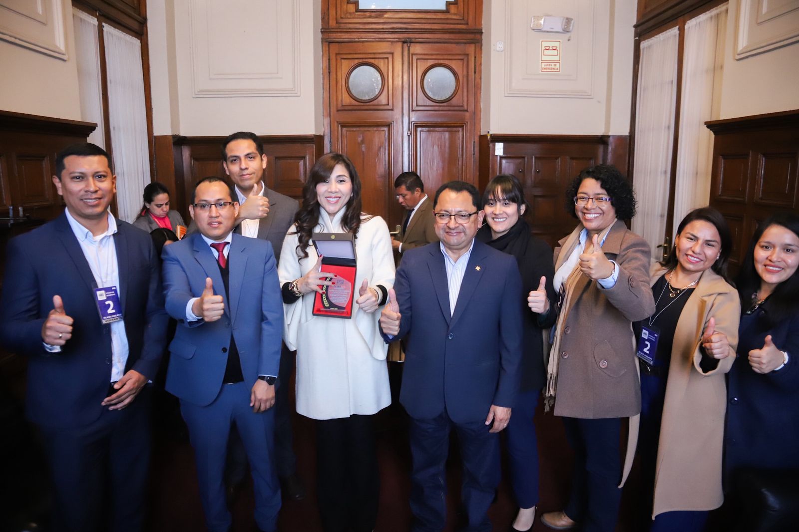 César Acuña y APP reafirman compromiso con trabajadores CAS de la SUNARP