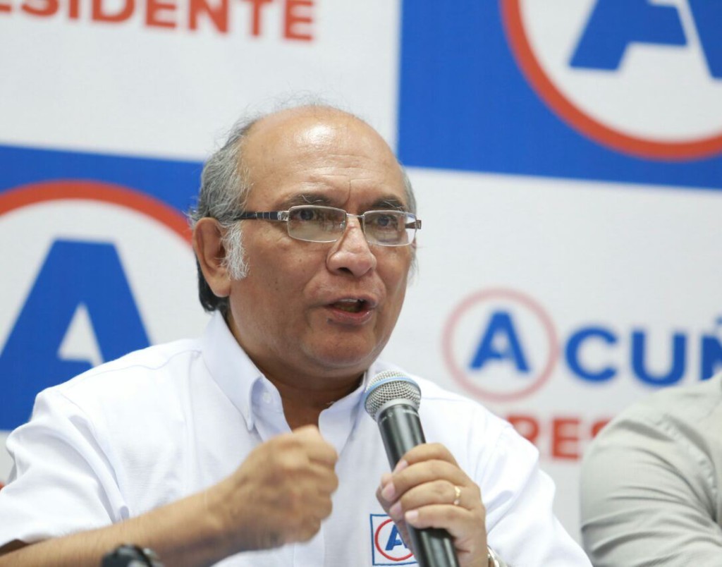 Julio Rosas señaló que existe una maquinaria fuerte y grande para atacar a César Acuña. Foto: APP.