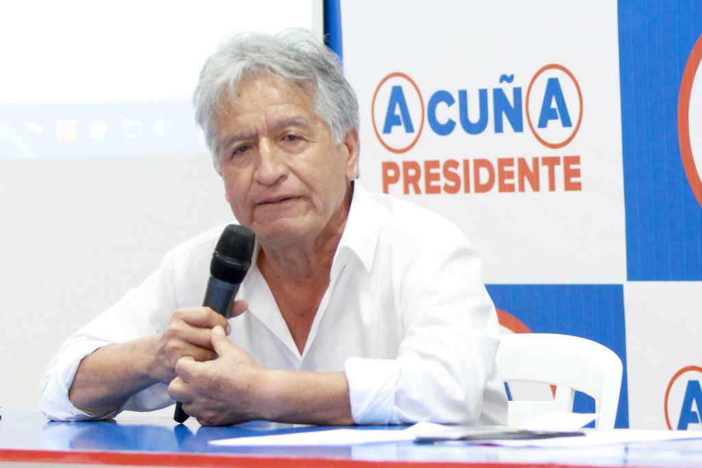 Virgilio Acuña ratificó que los maestros recibirán capacitaciones en universidades públicas. Foto: APP