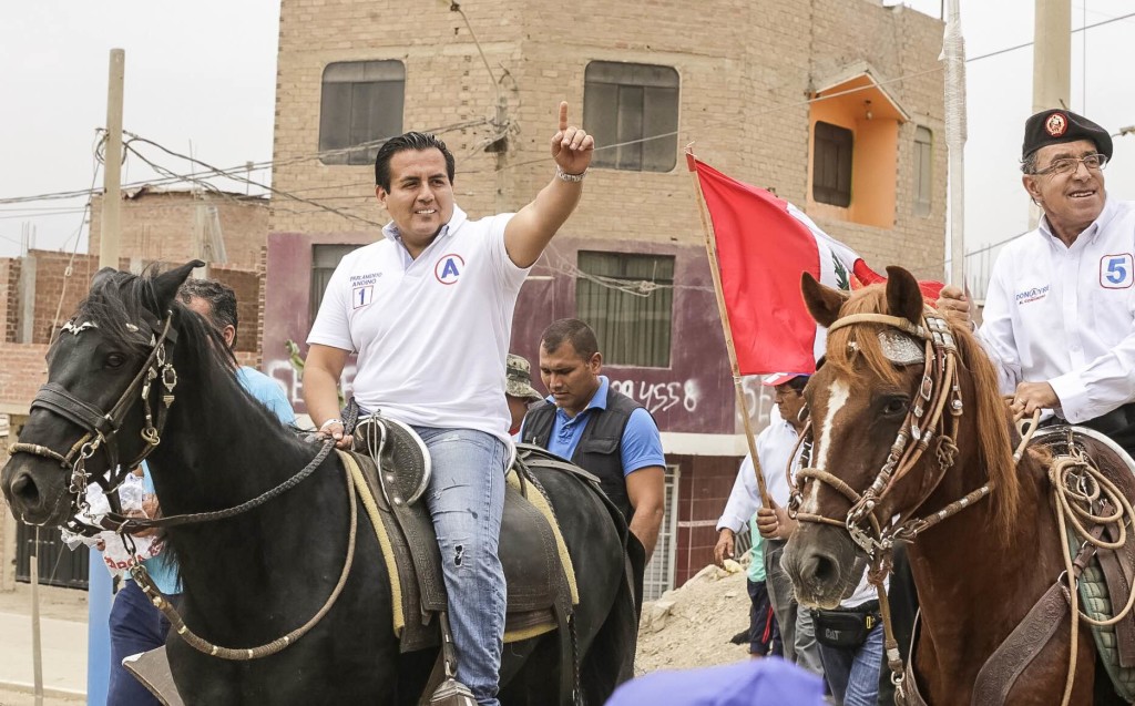 César Acuña Núñez asegura que si César Acuña Peralta siguiera en carrera, Alianza Para el Progreso del Perú lideraría las encuestas. Foto: APP.