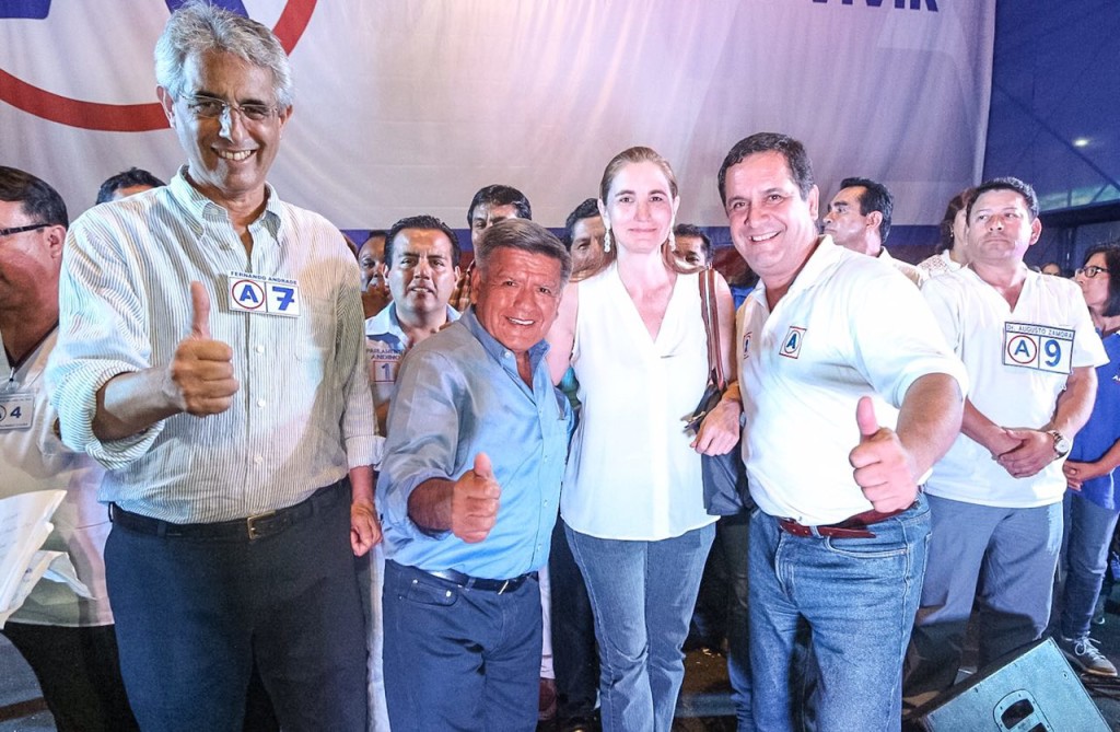 César Acuña Peralta y su ex candidata a la primera vicepresidencia expresaron su confianza de convertirse en un sólido bloque parlamentario. Foto: APP.